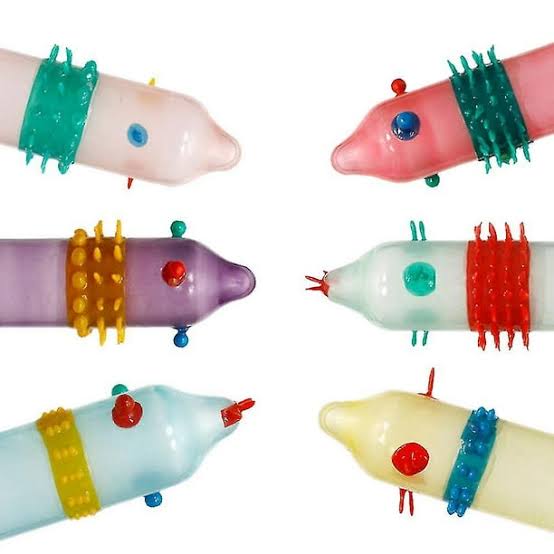 ¿Condones con textura y figuras? Descubre si realmente son seguros y cómo usarlos