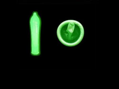  ¿Conoces los condones fosforescentes? Te contamos todo sobre esta curiosidad sexual.
