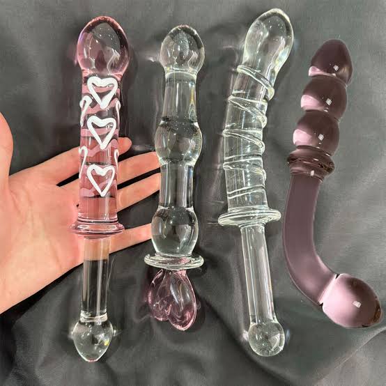 Dildos de cristal: descubre por qué son los más higiénicos y elegantes del mercado.