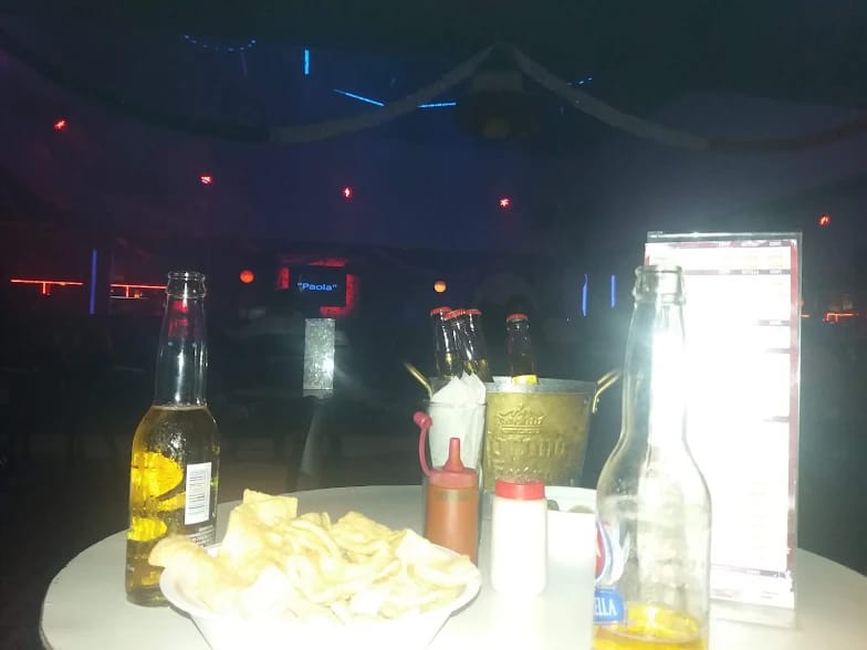 Relato erotico Soy Román: Mi noche de lujuria en Chicas Bar Night Club blog