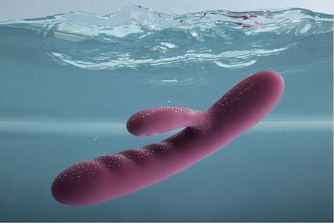 Abismo de Pasión: Juguetes para Agua y Orgasmos Acuáticos